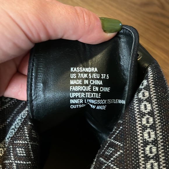 Black boots - Picture 5 of 5